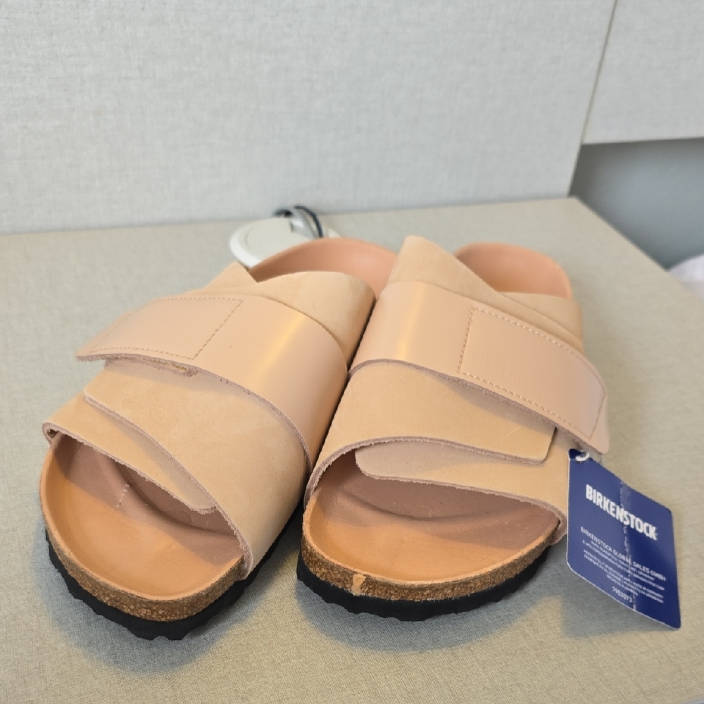 Birkenstock Women's Beige Sandals. NEW, ( w 8 - 8.5 ). 39.